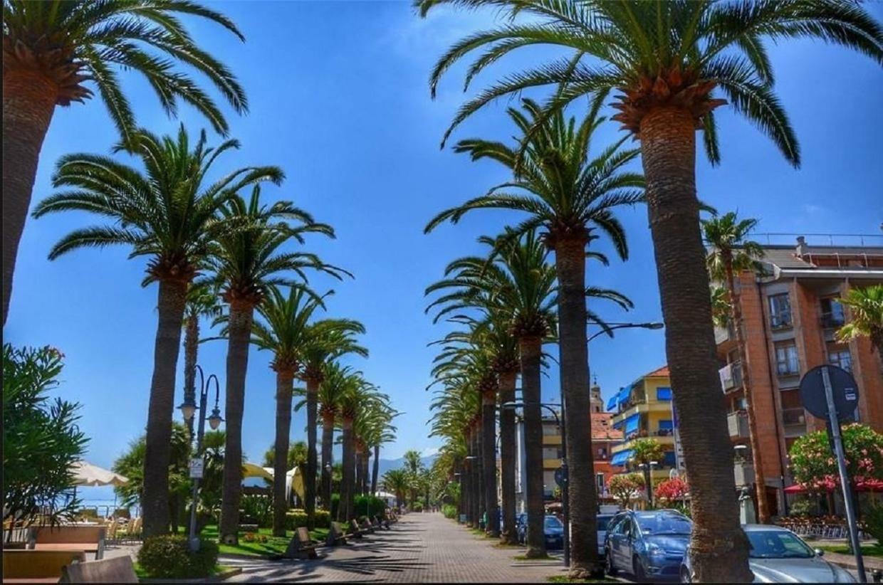 Hotel La Milanese Pietra Ligure Kültér fotó