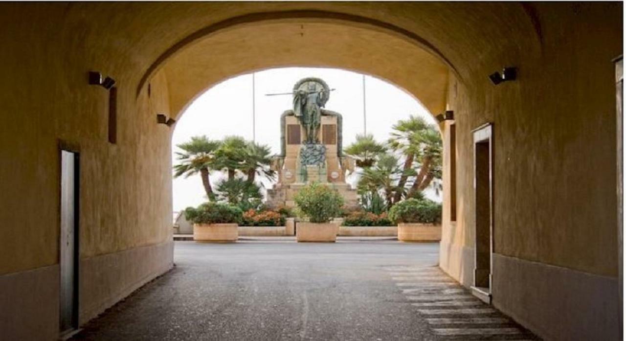 Hotel La Milanese Pietra Ligure Kültér fotó