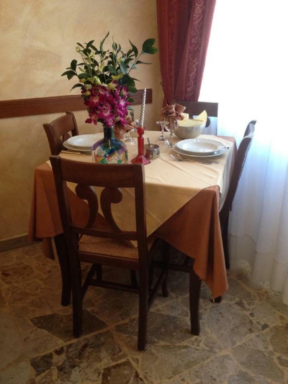 Hotel La Milanese Pietra Ligure Kültér fotó