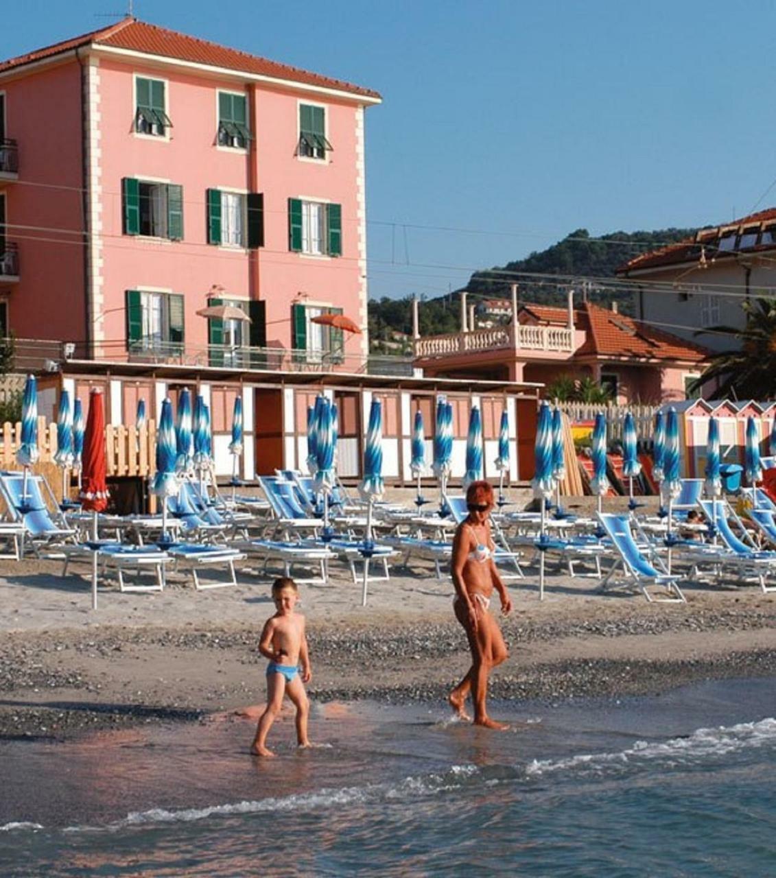 Hotel La Milanese Pietra Ligure Kültér fotó