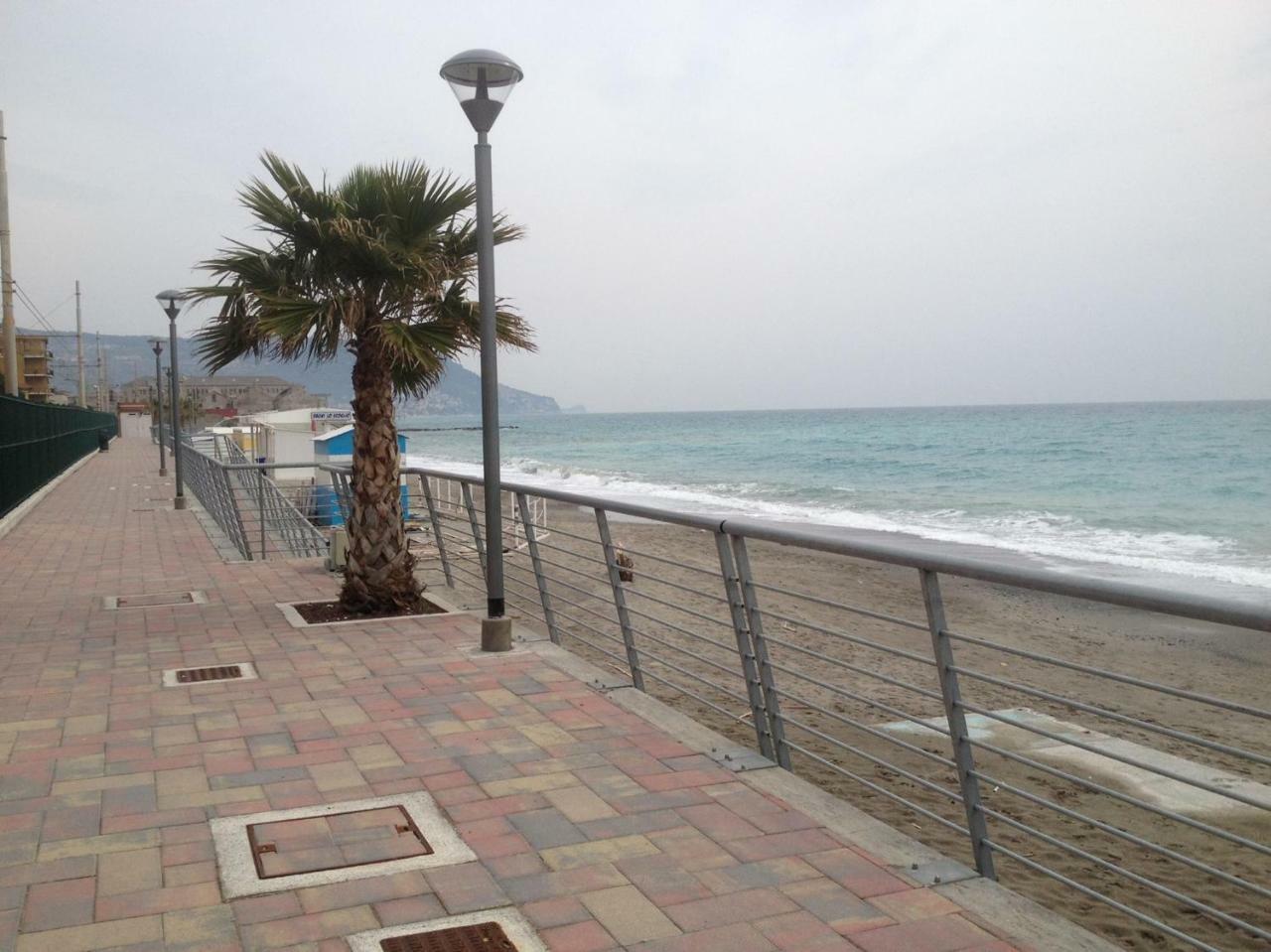 Hotel La Milanese Pietra Ligure Kültér fotó