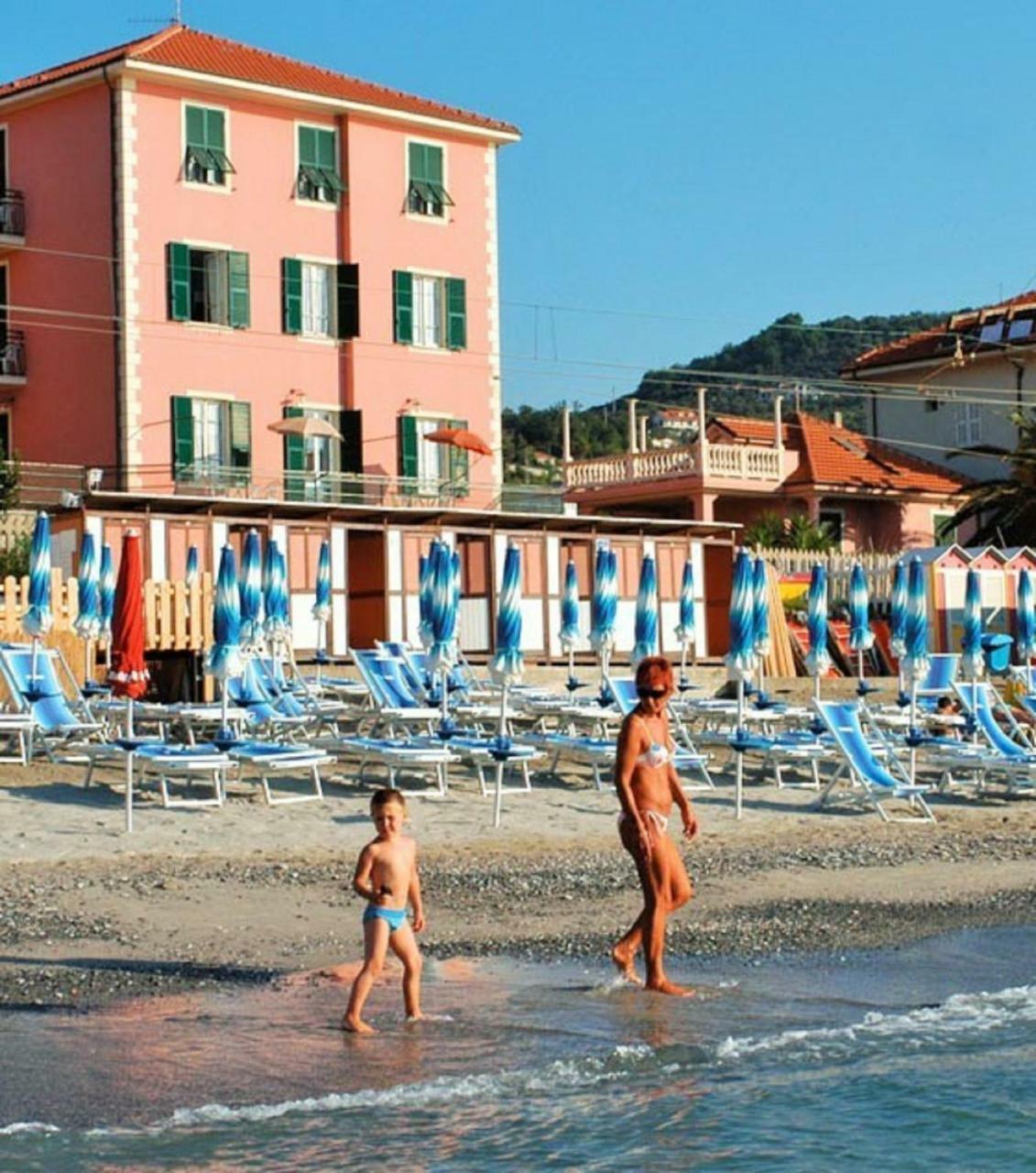 Hotel La Milanese Pietra Ligure Kültér fotó
