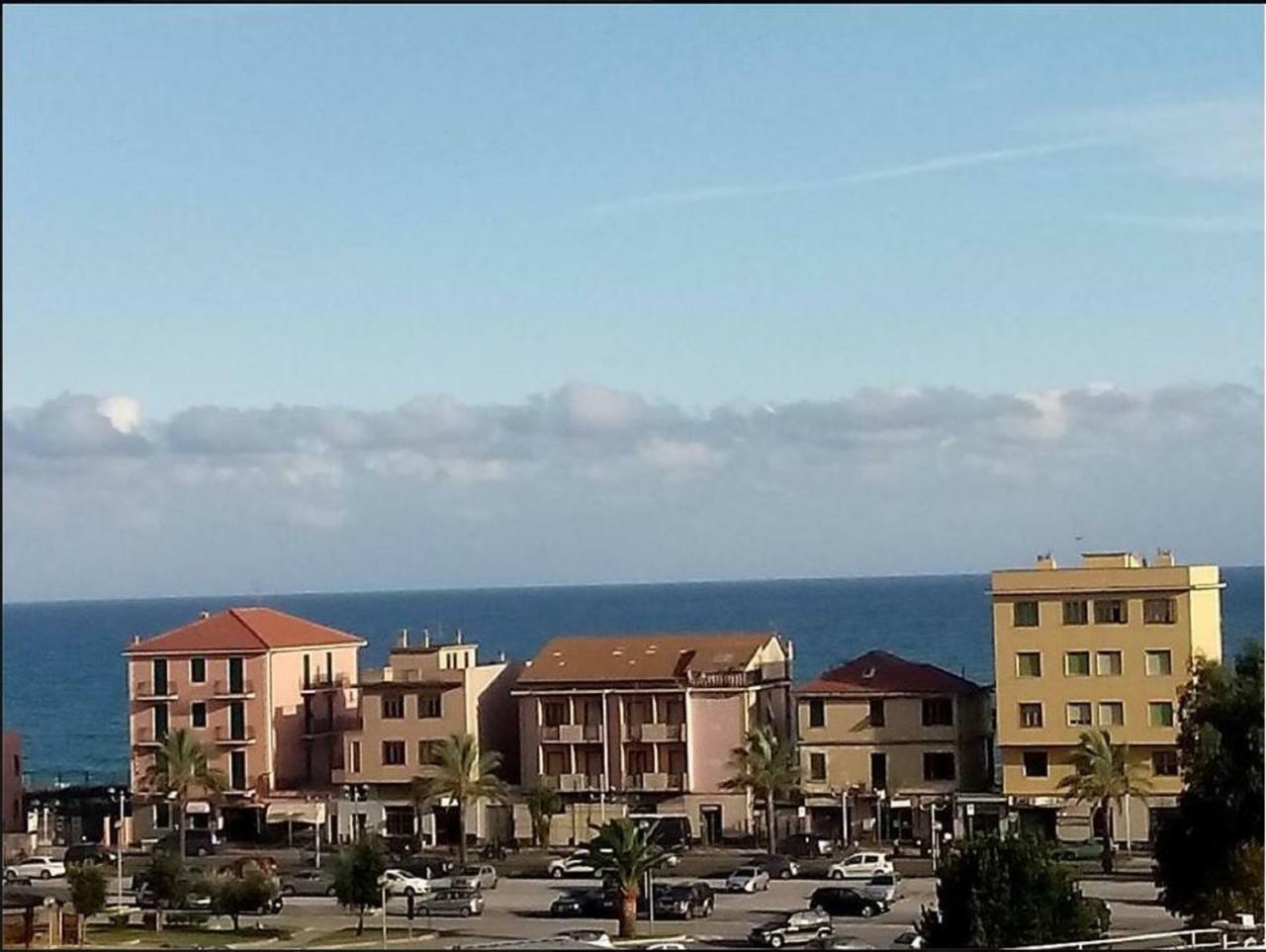 Hotel La Milanese Pietra Ligure Kültér fotó