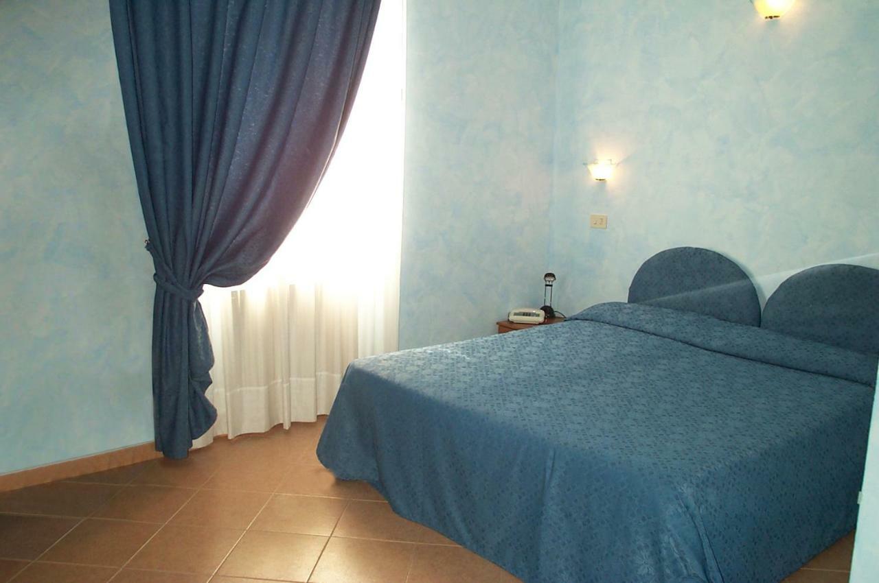 Hotel La Milanese Pietra Ligure Kültér fotó