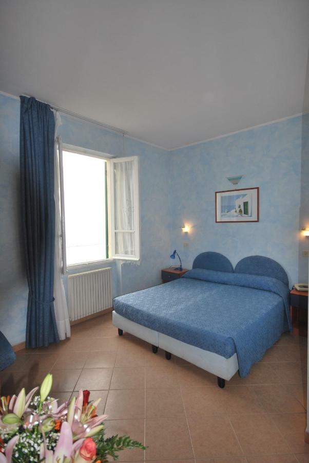 Hotel La Milanese Pietra Ligure Kültér fotó