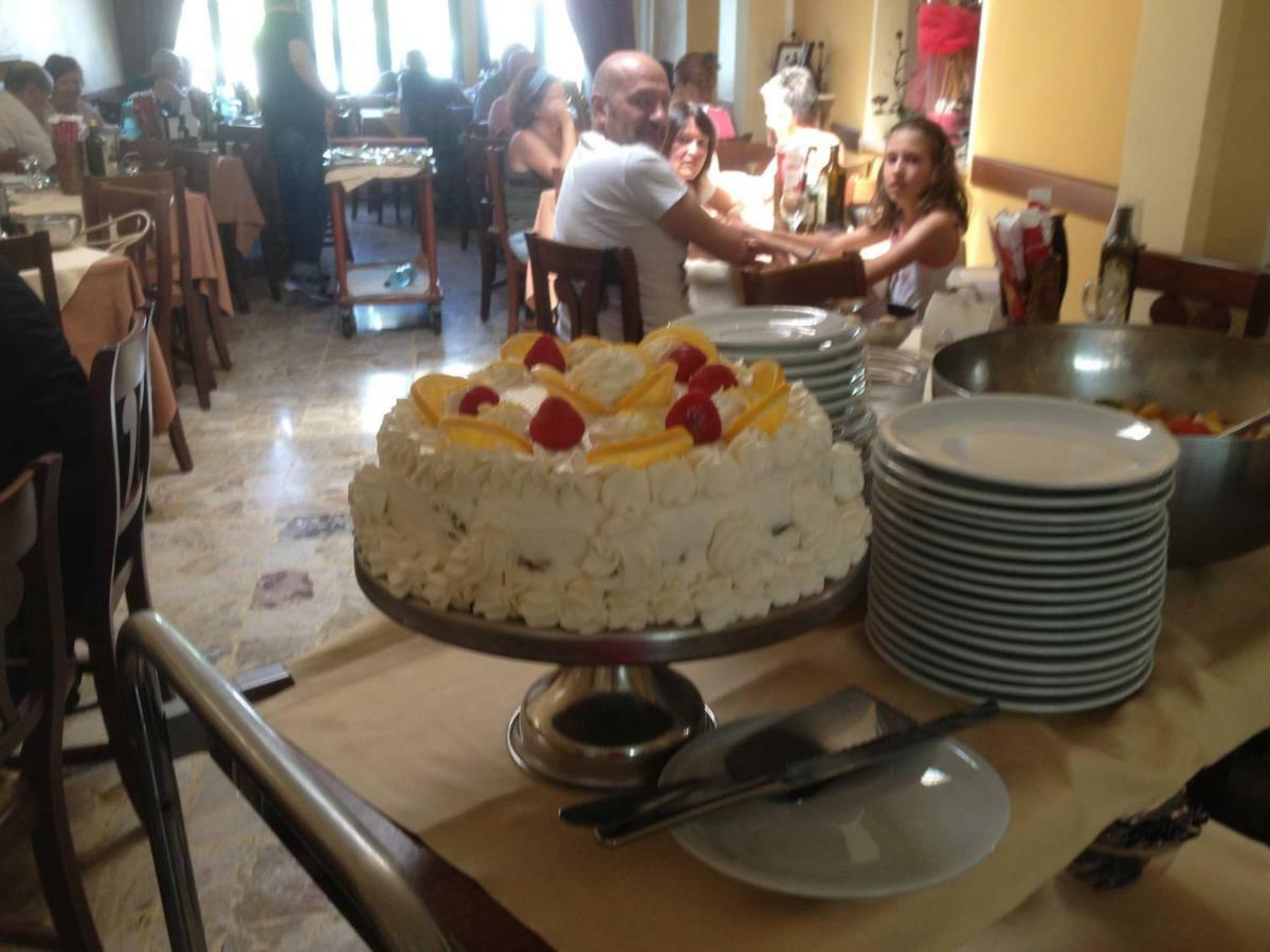 Hotel La Milanese Pietra Ligure Kültér fotó